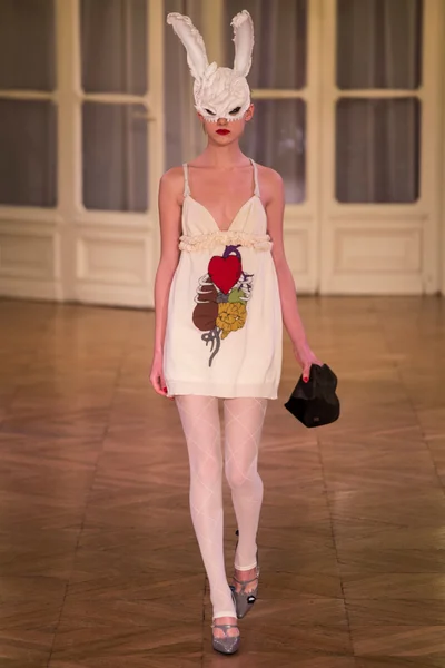 Look 25